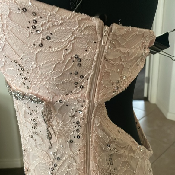 Gorgeous Peach color prom dress. - Picture 7 of 14